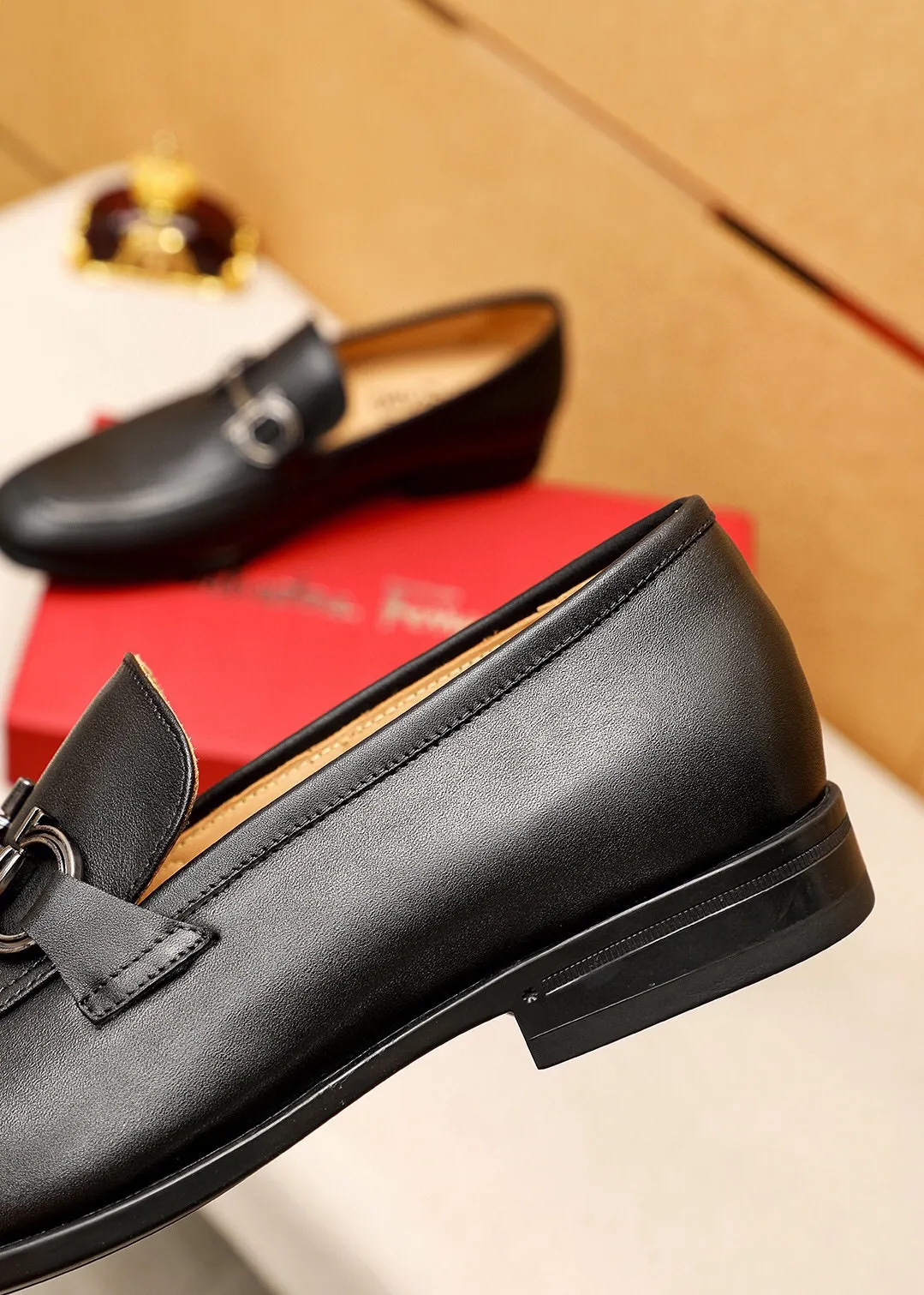 Men's shoes 💰480 💐 Product trademark: Ferragamo "Ferragamo" casual leather shoes Regular size: 38-44 (45🉑️customized) Product materials: Selected imported first-layer cowhide upper + luxury hardware buckle, imported water-dyed cowhide leather lining. Strong three-dimensional visual effect, original rubber outsole Color: 3⃣️seed leather materials available